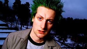 8 Musisi Ini Bakal Bikin Kamu Pengen Warnain Rambut. Berani Coba, Nggak?!