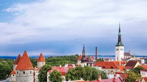 Tallinn's atmospheric old town is an enthralling hodgepodge of medieval streets and spires. Tallinn Estlands Pulsierende Hauptstadt