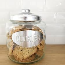 Les Maxi Cookies Qui Ont Regale Du Monde Ce Week End In 2020 Cookies Jar Decorative Jars