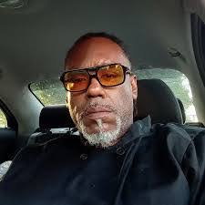 Mike Mac's Instagram, Twitter & Facebook