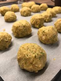 Gesunde Ofen Falafel Mit Krauterquark Fitness Rezept Zum Abnehmen Rezepte Fitness Lebensmittel Essen Und Trinken