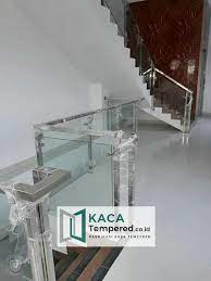 Pagar tangga kaca dengan bingkai stainless memberikan nuansa modern. Railing Kaca Tempered 1 Bogor Tangga Balkon Kacatempered Co Id Kacatempered Co Id
