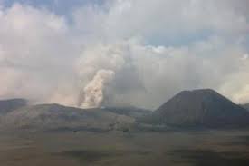 Keruntuhan gempa adalah salah satu jenis atau macma bencana alam. Gempa Vulkanik Sertai 11 Letusan Gunung Bromo Halaman All Kompas Com