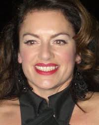 Habe mich bewusst zurückgezogen christine neubauer meldet sich mit voller power zurück. Interview Christine Neubauer Zu Zu Das Traumhotel Myanmar Filmreporter De