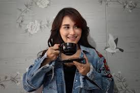 Netizen menduga jika video tersebut merupakan sindiran untuk abdul rozak, ayah pedangdut ayu ting ting. Ayting2shah Irma Abidin 733 Twitter