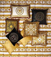 Discover The Luxury Barocco Pattern Collection Discover The Iconic World Of Versace Home On The Official Webs Decoracao De Casa Decoracao Design De Interiores
