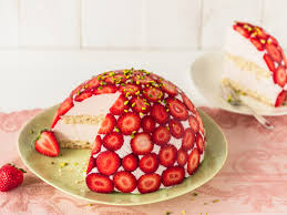 Erdbeer Kuppeltorte Mit Biskuitboden Die Besten Backrezepte Mit Gelinggarantie Rezept Erdbeerkuchen Mit Mascarpone Erdbeertorte Rezept Lecker