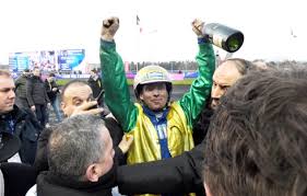 Björn var bjuden till idrottsgalan i morgon kväll, avstår, så mycket meck nu med corona tester hit o dit, nya tester varje gång man ska resa. Hzoyblu F9psom