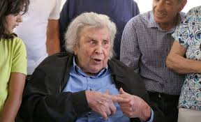 Σπουδαίος συνθέτης, πολιτικός και συγγραφέας· από τις σημαντικότερες και πιο πολυσυζητημένες προσωπικότητες της. Mikhs 8eodwrakhs Exw Symfiliw8ei Me Ton Xaro Einai Filarakos Moy Protagon Gr