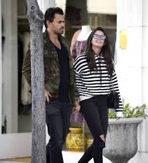 Find out about oliver ripley & sara sampaio relationship, joint family tree & history, ancestors and ancestry. Sara Sampaio And Oliver Ripley Out Shopping In Beverly Hills 03 05 2018 Hawtcelebs