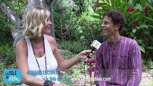 Intervieweuse sur la télé de lilou auteure ✨créatrice du #defides100jours nouveau livre: L Incroyable Pouvoir Des Huiles Essentielles Arnaud Lecomte La Reunion Youtube