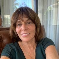 Becky Schloff's Instagram, Twitter & Facebook