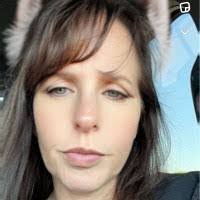 Marisa Hurst's Instagram, Twitter & Facebook