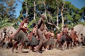 Jun 07, 2021 · suku merupakan suatu hasil yang terbentuk dari pengaruh yang berasal dari luar kelompok. Sejarah Suku Asmat Rumah Adat Bahasa Kebudayaan Pakaian
