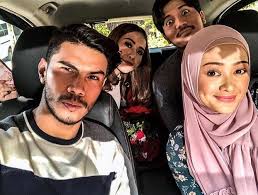 Antara barisan pelakon yang terlibat adalah fahrin ahmad dan juga nina iskandar. Biodata Faye Kusairi Pelakon Drama Cetera Hati Diya