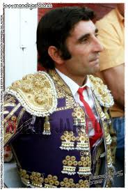 Nuevo Mondéjar Foto: EN LA PLAZA DE VILLARROBLEDO. FOTOS DE 1980