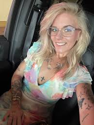 Who to see for brunette hair color?