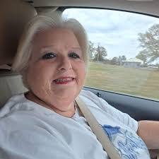 Anne Mims's Instagram, Twitter & Facebook