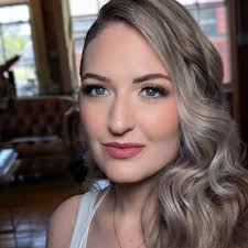 Erica is perfection 👌 Hollywood waves with a classic romantic makeup look  Hair: @jessica.gemma #mua #makeupartist #makeupisart🎨 #beautiful  #beforeandafter #youngstownweddings #akroncantonweddings #clevelandweddings  #bridalmakeup #bride #sundayweddings