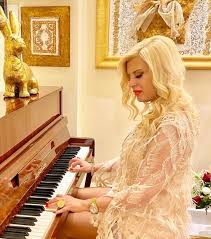 Θεωρώ ότι αντιμετωπίζουμε μία κρίση. Marina Patoylh Paizei Piano Sto Spiti Ths Hello Magazine