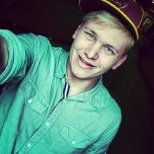 Daniel Petroff (dandanxoxox)