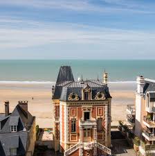 De Cabourg A Honfleur La Cote Fleurie Un Monde Enchante Itinera Magica Com Vacances Normandie Cabourg Visiter La Normandie