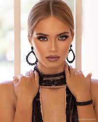 Isabel Torres Miss Humacao Camino a @missuniverse #Repost  @isabel.torres_tennis ・・・ Ha sido un gran camino, junto a un grupo de  mujeres poderosas, decidí ir tras una meta. Es por eso que hoy,