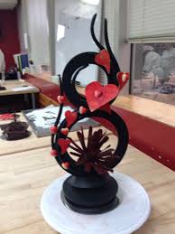 Chocolate Center Piece Valentine Theme Yes It Is Edible Pieces En Chocolat Chocolat Saint Valentin Art Alimentaire