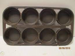 As with many of the other griswold gem and muffin pans, it is fun to try to collect all of the known variations! Griswold Cast Iron Muffin Pan No 8 And 946 Probably Variation 2 1818279415