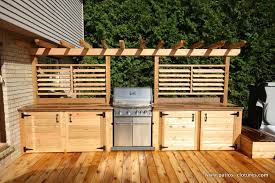Share It Now Share It Now Cet Amenagement De Cuisine Exterieure Avec Comptoir En Ipe Vous Permet En 2020 Cuisine Exterieure Patio En Bois Motif De Cuisine En Plein Air