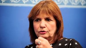 La presidenta del consejo nacional del pro, patricia bullrich, subrayó hoy que hay que cuidar a los hijos de (el empresario) lázaro báez, ya que advirtió que les puede pasar cualquier cosa tras haber sido condenados en la causa denominada la ruta del dinero k. Patricia Bullrich Cuestiono Al Gobierno Por La Idea De Postergar Las Elecciones Eldoce Tv