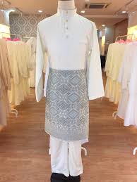 Pengantin adalah lelaki atau perempuan yang akan berkahwin atau baru berkahwin. Baju Nikah Lelaki Galeri Kurung