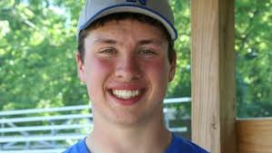 Royals down Indians, 4-2