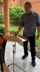 Les muestro acá el espectacular sonido de mis platillos PAISTE 2002.  Escuchar con audífonos 🎧 ,