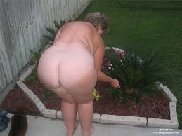20 unique nackte frauen im garten ideas. Alte Dame Nackt Im Garten Pornoseite Fur Reife Frauen