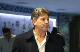 A história ficou eternizada com a imagem de renato gaúcho segurando a camisa do são paulo em sua. Renato Gaucho Diz Que Sao Paulo E Inter Tem Obrigacao De Lutar Pelo Titulo Brasileiro Saopaulo Blog