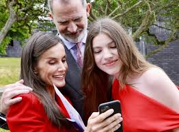 La emotiva graduación de la Infanta Sofía: su hermana, la princesa Leonor, la felicita vía videollamada | Gente | Entretenimiento | El Universo