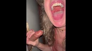 Chupando una polla gloryhole- ver más videos calientes en onlyfans