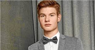 Marcus inviterer årets konfirmander indenfor