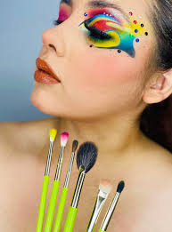 It's a 10 Miracle Shampoo Plus Keratin Ofrece el intenso acondicionamiento  y protección de la proteína de queratina en un sencillo champú diario. Este  champú protege el color, protege contra el estilo