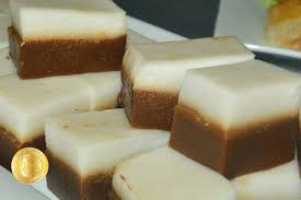 Lapisan bawah masak gula merah dan gula putih dengan sedikit air. Paty S Kitchen Talam Gula Merah Asian Desserts Malaysian Dessert Food