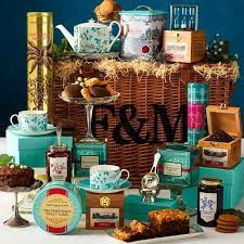 The Fortnum S Afternoon Tea Hamper Fortnum Mason Afternoon Tea Hamper Afternoon Tea Tea Gift Baskets