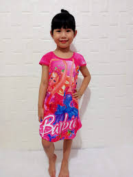 Gambar barbie memakai gaun panjang untuk diwarnai. Duduk Santai Com Kaos Anak Barbie Baju Barbie Atasan Pakaian Anak Dress Terusan Anak Bahan Hayget Daster Luna Barbie Daster Anak Gambar Kartun Lazada Indonesia