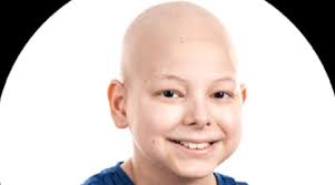 El futbolista del CE Vendrell, Aaron Torres, s'involucra en una campanya de  donacions contra el càncer infantil