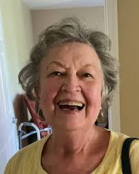 Carolyn Bateman's Instagram, Twitter & Facebook