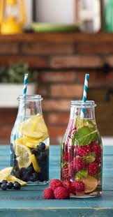 Infused Water Das Wasser Mit Geschmack Hellofresh Magazin Infused Water Wasser Mit Fruchten Angereicherte Wasser Rezepte
