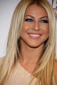 Moments By Moser: Julianne Hough LP Field Backstage Press Conference CMA  Music Festival 2010