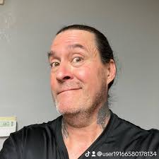 Is it a good idea to put my fake skins in my tattoo portfolio?