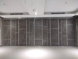 Partisi kaca punya rencana membuat partisi ruangan dari kaca agar terlihat lebih keren, leo furniture menyediakan berbagia macam jenis kaca yang bisa kamu pilih untuk penyekat ruangan, mulai dari mirror brown, tempred glass, cermin polos, cermin es, dan kaca ukiran juga kami menyediakan, tapi setiap kaca memiliki harga nya sendiri. 3 Cara Membuat Partisi Lipat Murah Untuk Rumah Minimalis