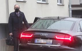 Najgorsze mamy za nami, jesienna fala koronawirusa odpuszcza. Minister Niedzielski Juz Nie Podwozi Zony Limuzyna